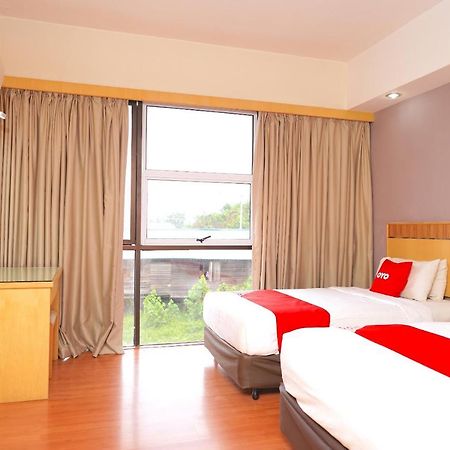 Oyo 89866 Houz Inn Bintulu Bagian luar foto