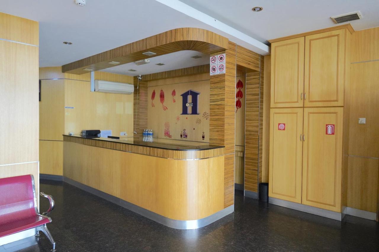 Oyo 89866 Houz Inn Bintulu Bagian luar foto