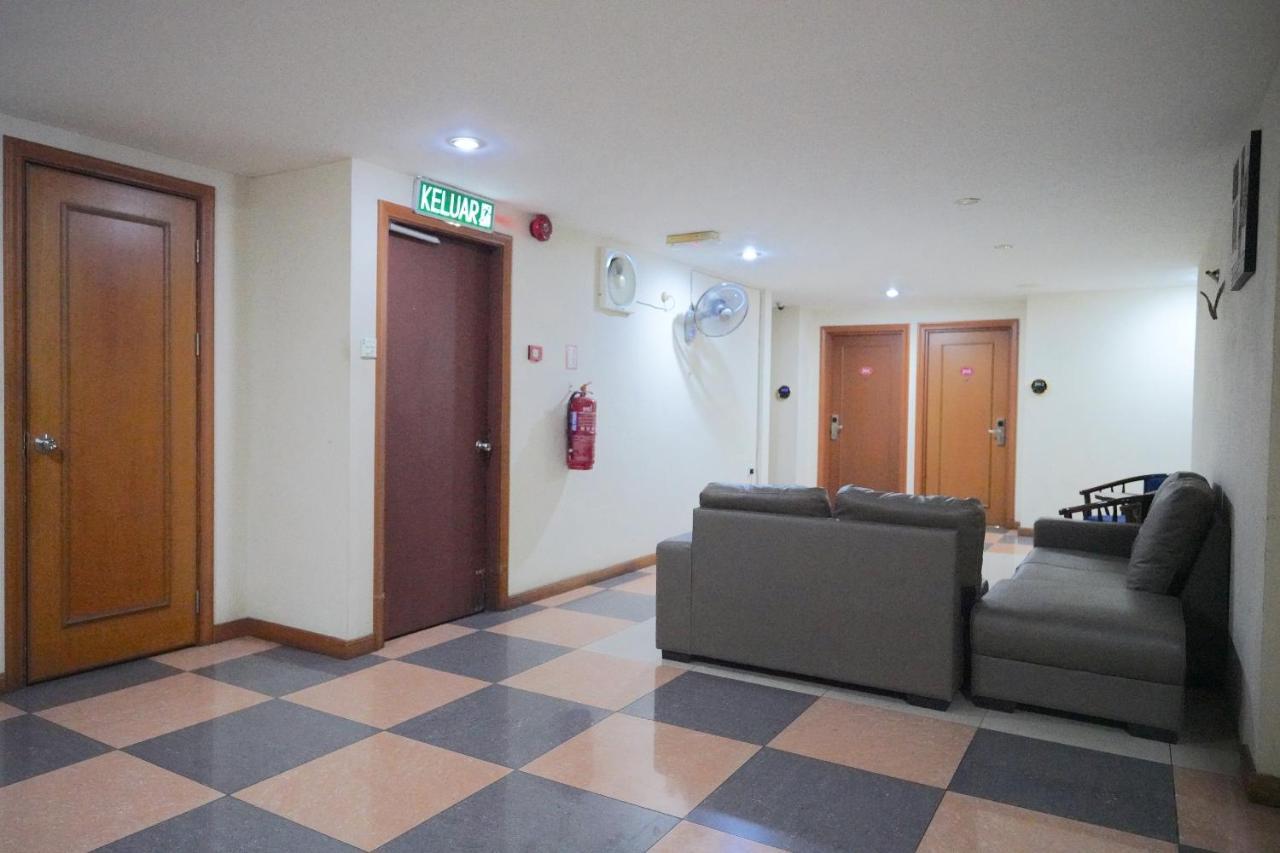 Oyo 89866 Houz Inn Bintulu Bagian luar foto